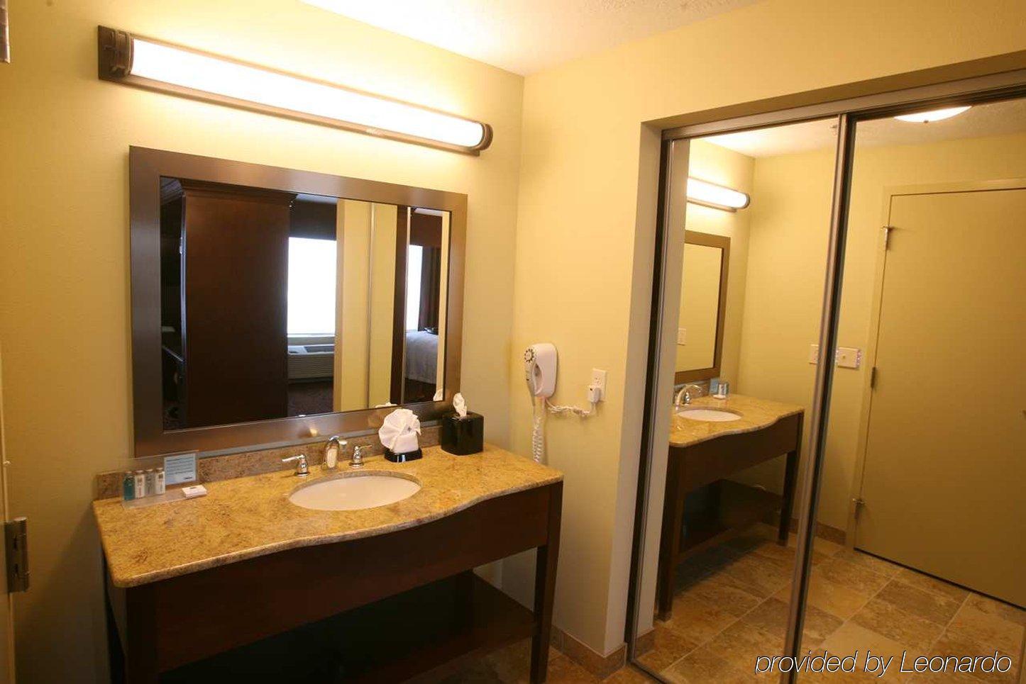 Hampton Inn & Suites Fargo Medical Center Bilik gambar